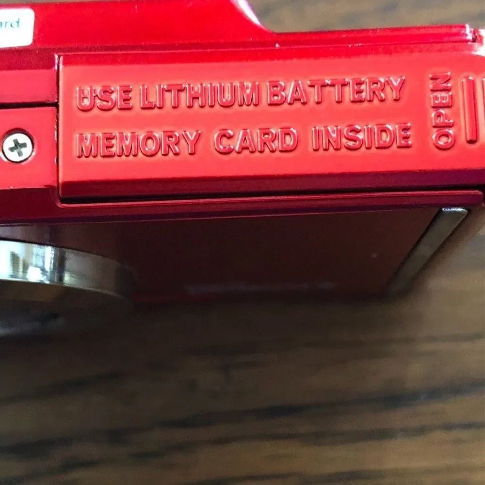 Polaroid iE826 18.0MP 8x red Digital Camera Not Tested No Charger or SD